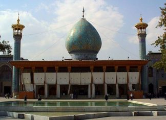 Снаружи эта мечеть кажется обычной. Но то, что находится внутри, поражает воображение!