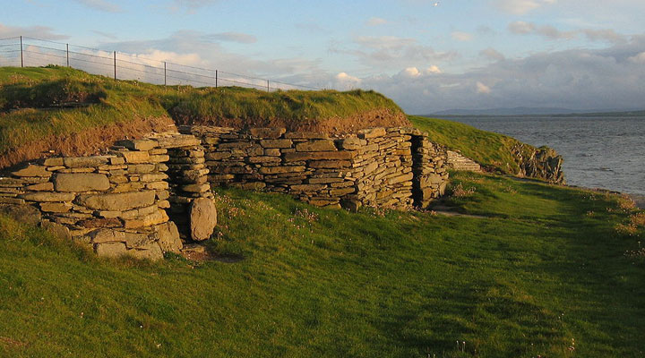 Этому дому в Шотландии 6 тысяч лет. В нем до сих пор сохранилась каменная мебель!
