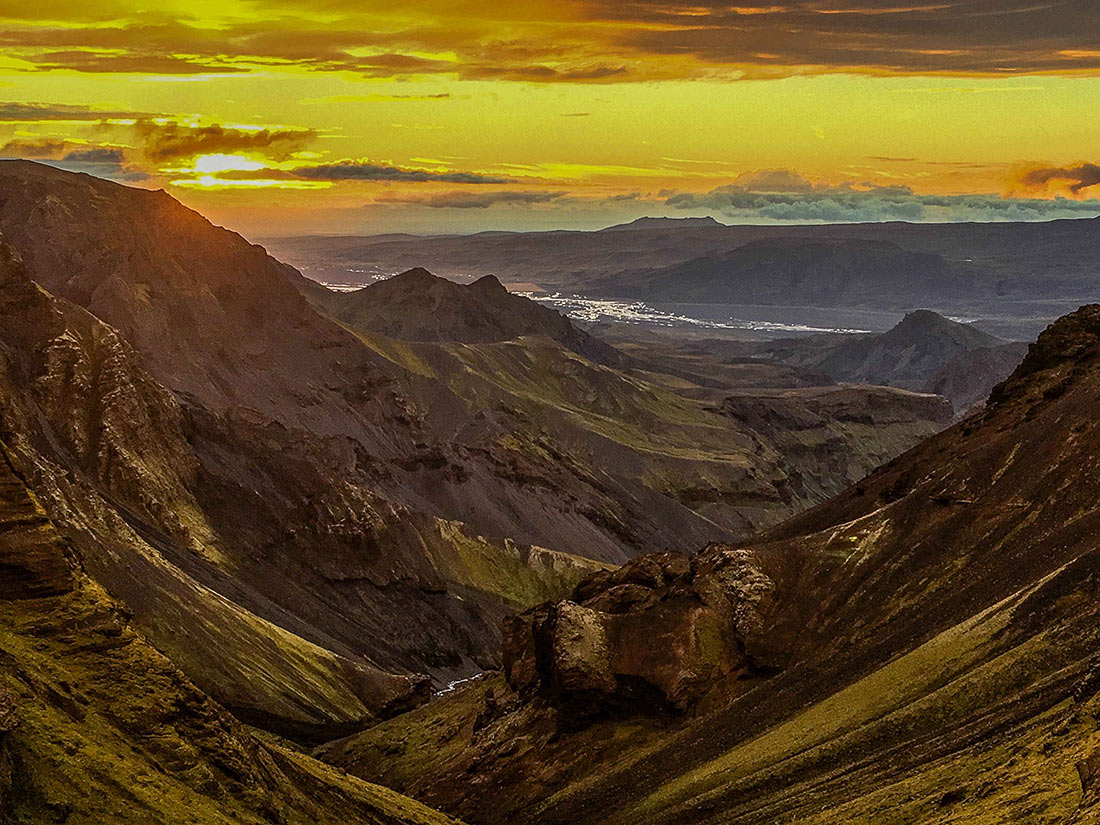 Горная долина в Исландии
