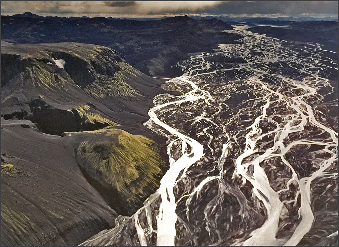 Ледниковая река в Исландии