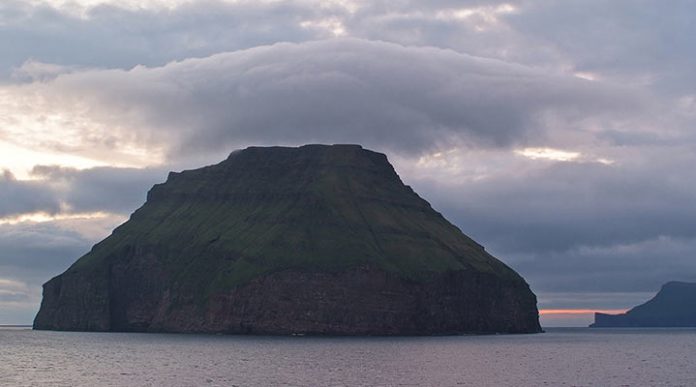 Луйтла-Дуймун: удивительный необитаемый остров с короной из облаков
