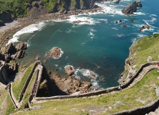 Самые крутые лестницы в мире: 7 головокружительных аттракционов