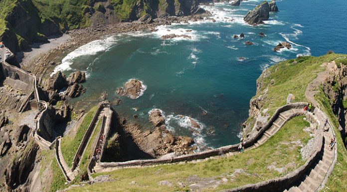 Самые крутые лестницы в мире: 7 головокружительных аттракционов