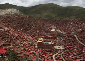 Ларунг Гар: крупнейший буддийский центр, в котором проживают 40 тысяч монахов