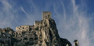 Крако: удивительный средневековый город-призрак на юге Италии