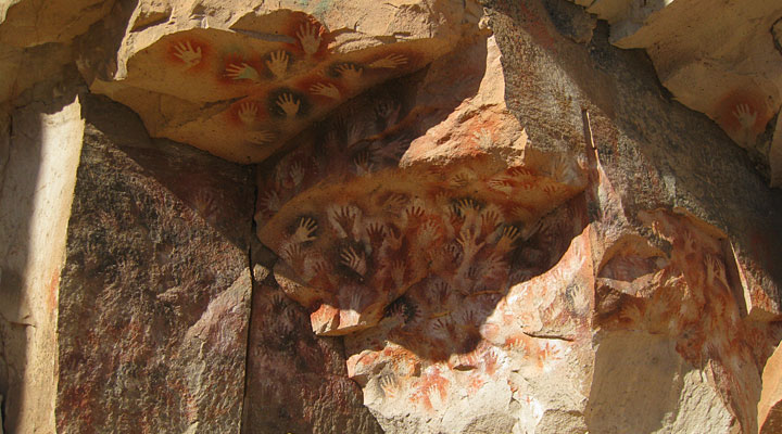 Пещера рук: её уникальная наскальная живопись была сделана больше 9 тысяч лет назад