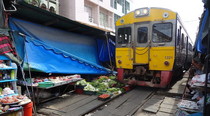 Маеклонг: самый необычный рынок в мире