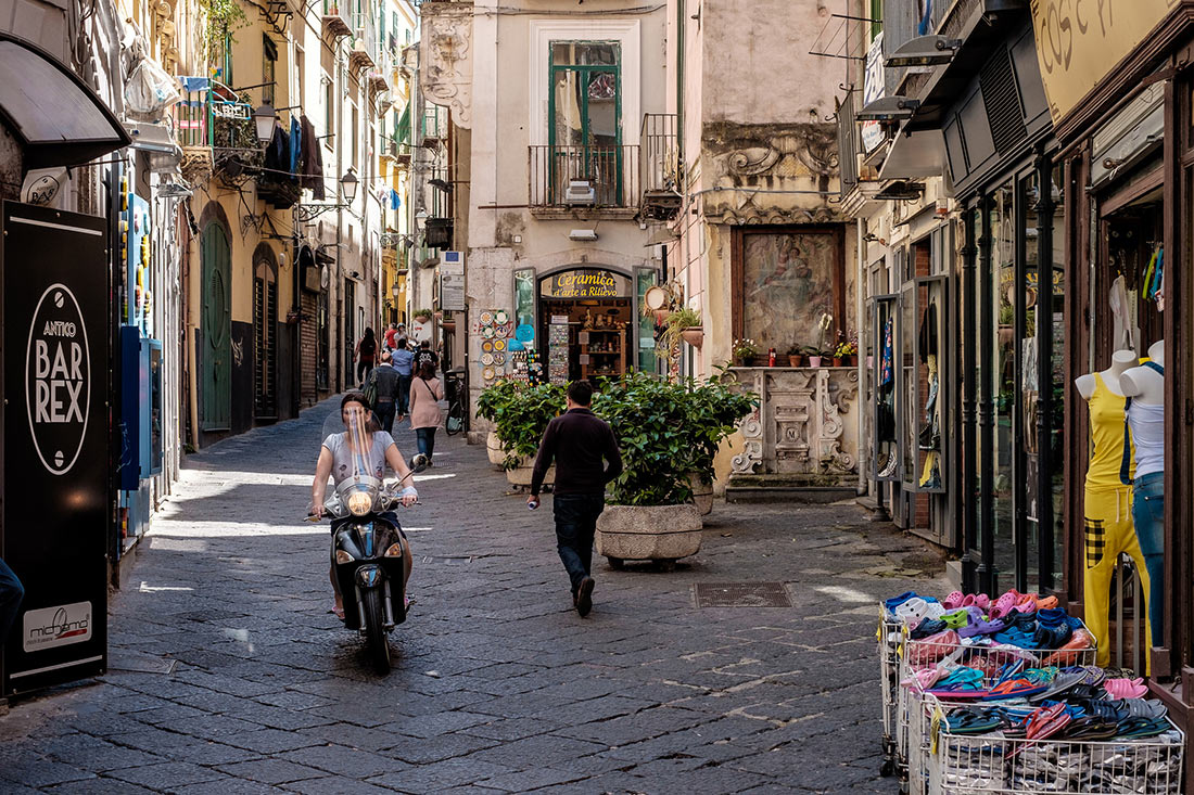 Старинные улочки в городе Салерно