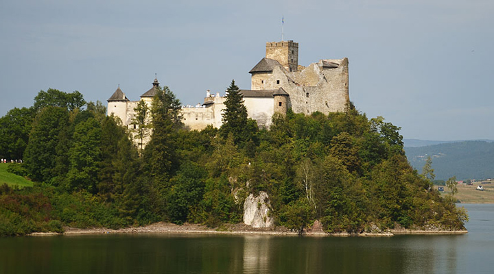 Таинственный замок Недзица (Дунаец): один из самых красивых и мрачных замков Польши