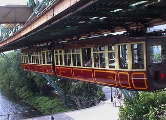 Швебебан Вупперталь: самый необычный и безопасный общественный транспорт в мире