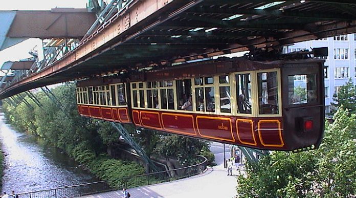 Швебебан Вупперталь: самый необычный и безопасный общественный транспорт в мире