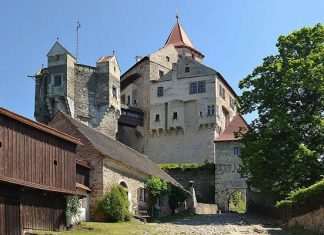«Мраморный» замок Пернштейн: фамильное гнездо моравских аристократов