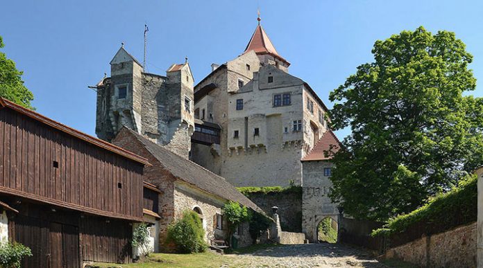 «Мраморный» замок Пернштейн: фамильное гнездо моравских аристократов