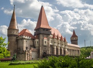 Замок Корвинов в Трансильвании: родовое гнездо средневековых феодалов
