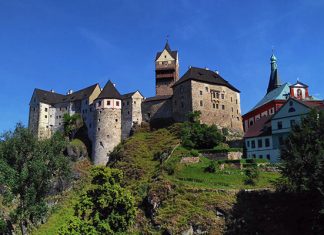 Локет: королевский замок королевского города