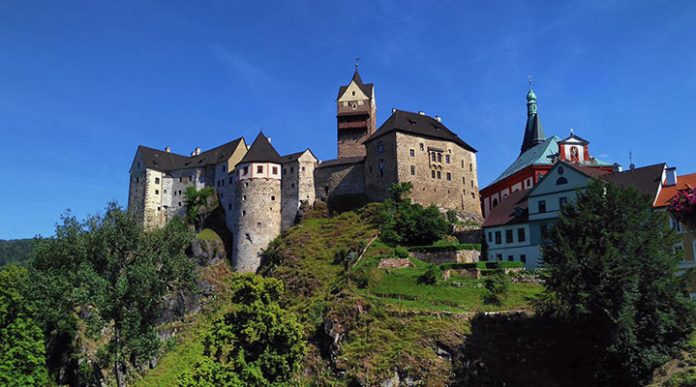 Локет: королевский замок королевского города