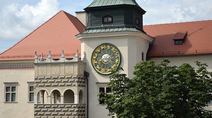 Замок Пескова Скала: легенда дороги «Орлиных гнёзд» Пескова Скала