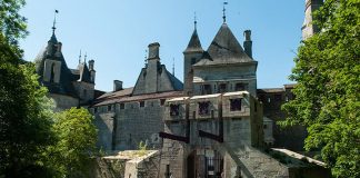 Замок Ла-Рошпо: средневековый шик в современной Бургундии