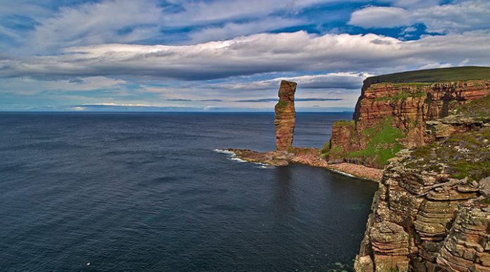Величественный и гордый Старик острова Хой