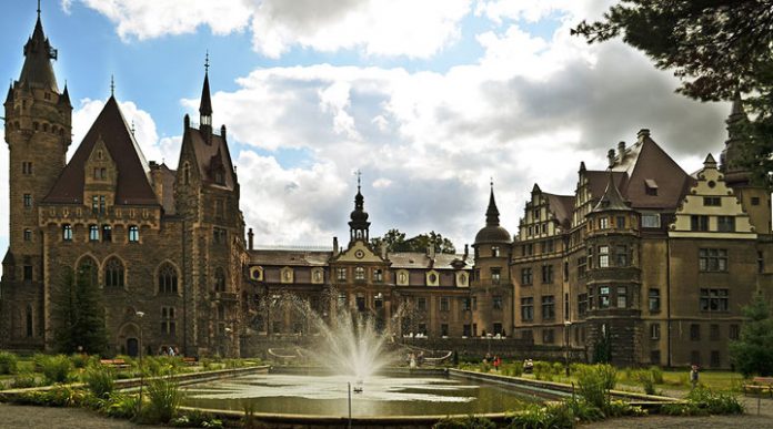 Мошненский замок: одна из самых впечатляющих демонстраций могущества своих властителей мошненский замок