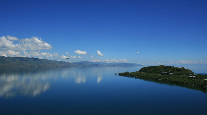 Севан: озеро, которое прикасается к небу