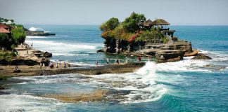 Пура Танах Лот: один из старейших храмов на Бали