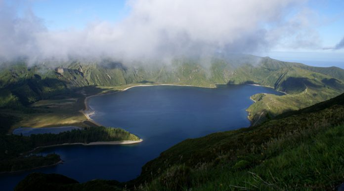 Остров Вила-Франка-ду-Кампу: уникальный природный бассейн в кратере древнего вулкана