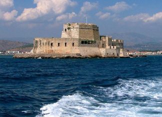 Бурдзи: древняя морская крепость, возле которой не встретить толп туристов