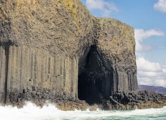Фингалова пещера: уникальное место, где музыка волн звучит по-особенному