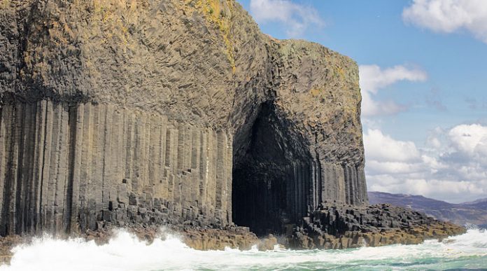 Фингалова пещера: уникальное место, где музыка волн звучит по-особенному