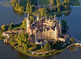 Шверинский замок: сокровище на острове