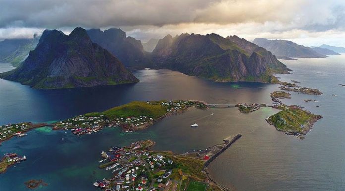 Лофотенские острова с высоты птичьего полета. Дух захватывает! (ВИДЕО)