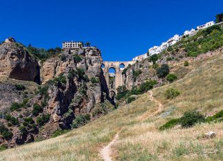 Ронда: душа Андалусии, парящая над пропастью