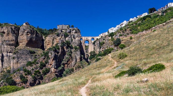 Ронда: душа Андалусии, парящая над пропастью