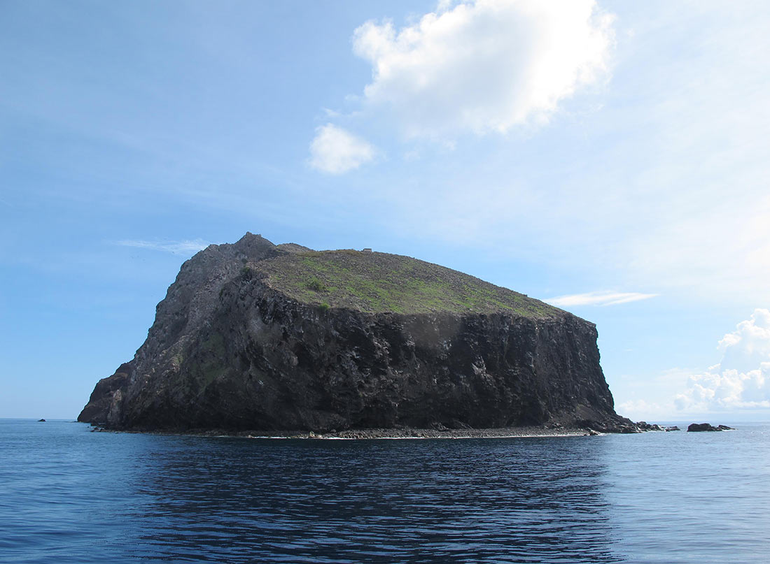 Остров Редонда с юго-востока