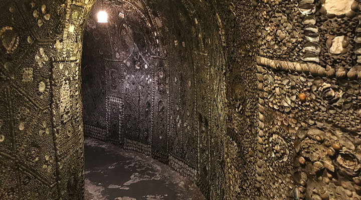 Грот Маргит: уникальный подземный ход, стены которого выложены ракушками