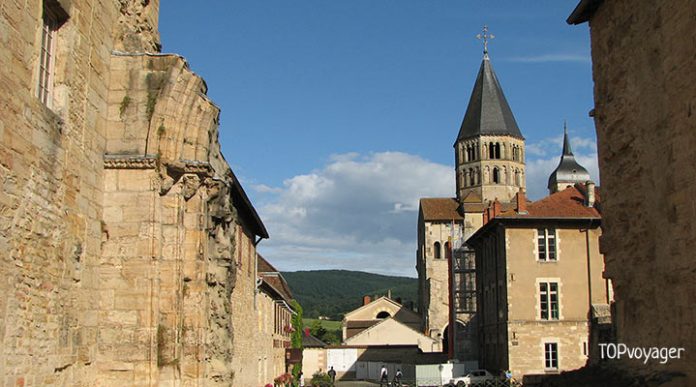 Бенедиктинское аббатство Клюни: один из древнейших монастырей Франции