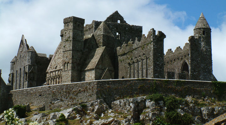 Загадочные замки и волшебные долины Ирландии: откройте для себя сказку Изумрудного острова!