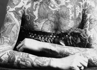 Самые жуткие ритуалы: 8 испытаний, которым до сих пор подвергаются женщины