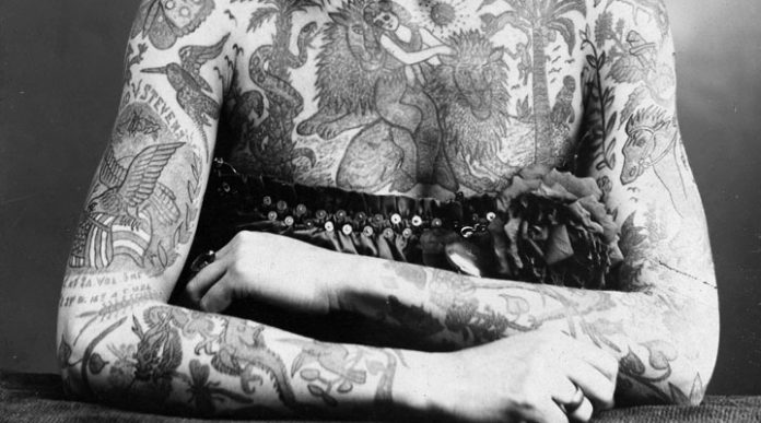 Самые жуткие ритуалы: 8 испытаний, которым до сих пор подвергаются женщины