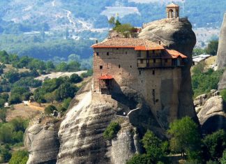 Монастыри Метеоры: уникальный комплекс, взметнувшийся в небо
