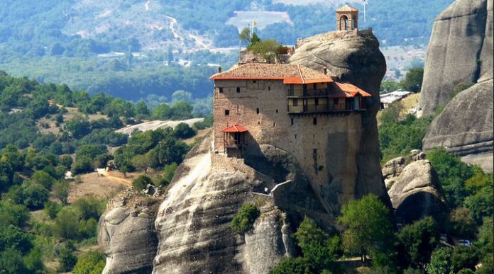 Монастыри Метеоры: уникальный комплекс, взметнувшийся в небо
