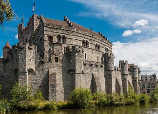 Замок графов Фландрии Гравенстен: самая известная достопримечательность Гента Замок графов Фландрии Гравенстен