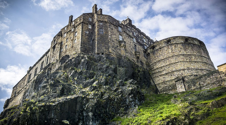 Эдинбургский замок: неприступная крепость на вершине потухшего вулкана