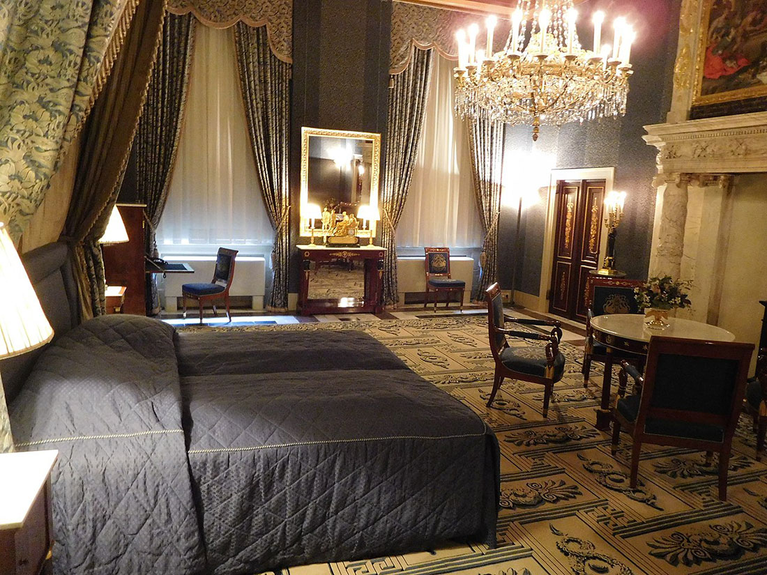 Спальня в Королевском дворце Амстердама
