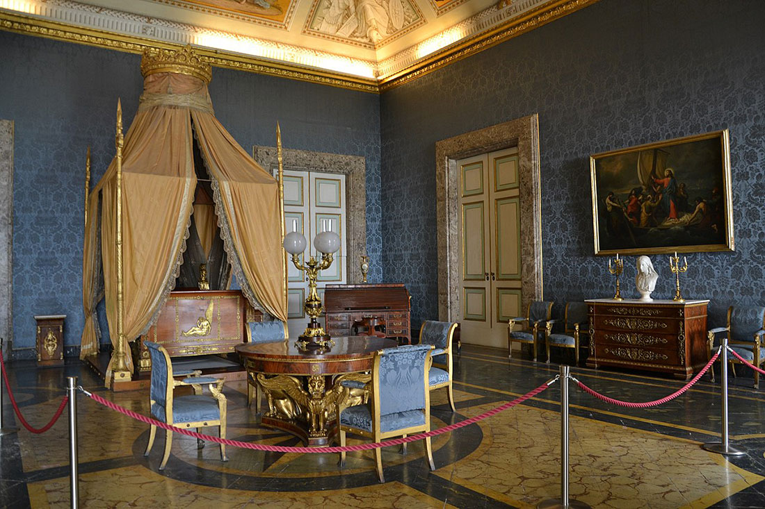 Спальня в Королевском дворце в Казерте