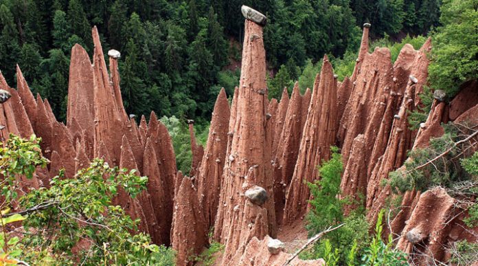 Земляные столбы Ренона: природное чудо Доломитовых Альп