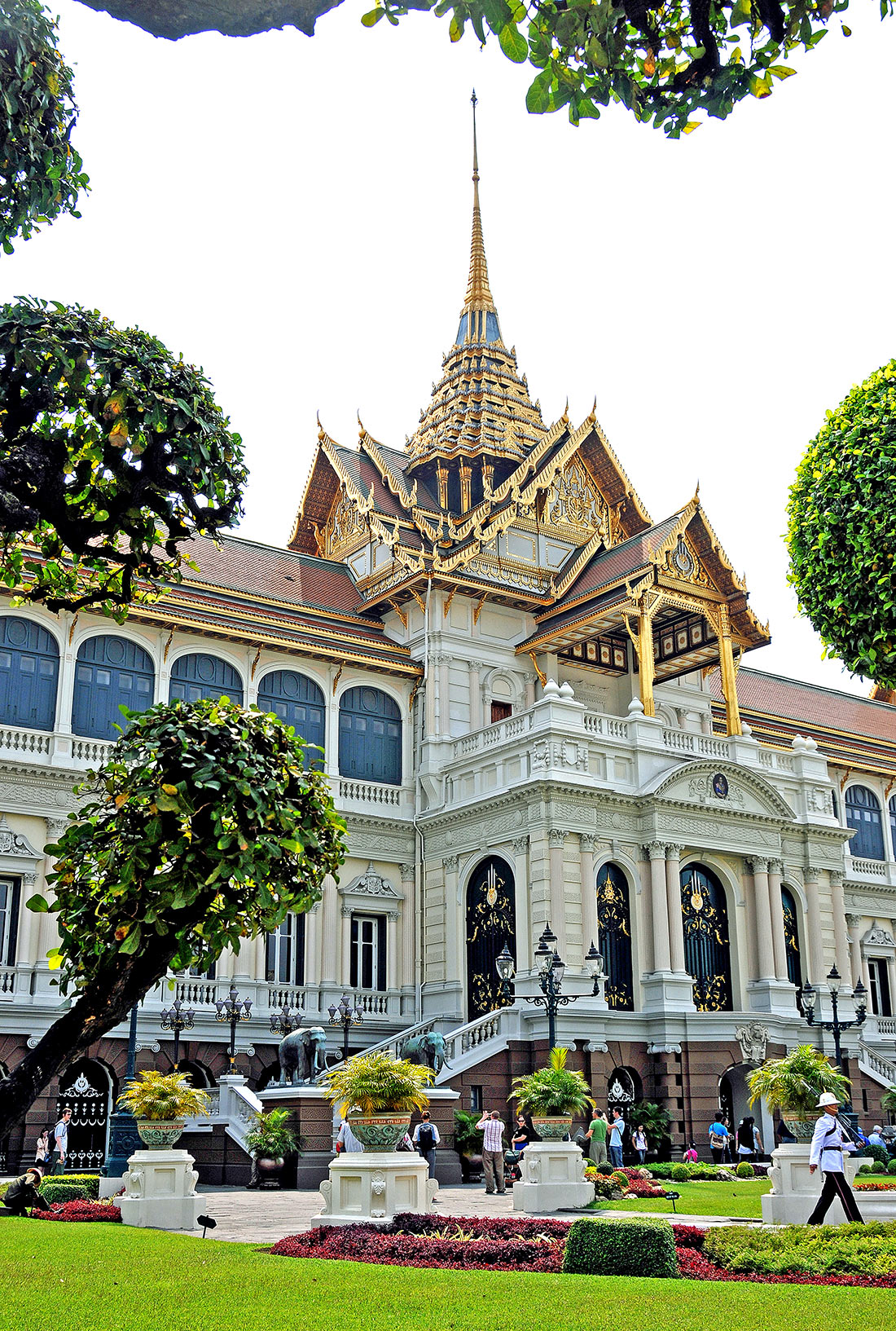 Grand palace. Большой дворец (Бангкок). Гранд Палас Бангкок. Большой Королевский дворец в Тайланде. Большой дворец чакри.