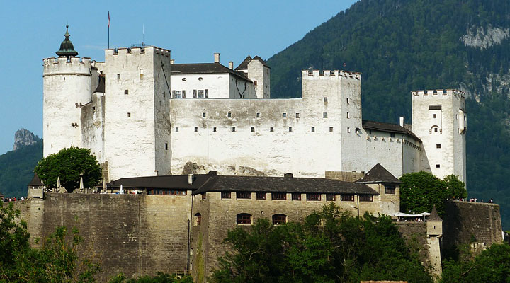 Замок Хоэнзальцбург: самая большая и полностью сохранившаяся средневековая крепость в Центральной Европе