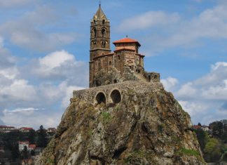 12 самых красивых и необычных соборов и церквей Франции